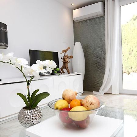 R02 Luxury Apartment In Villa With Pool And Garden Marbellac Extérieur photo